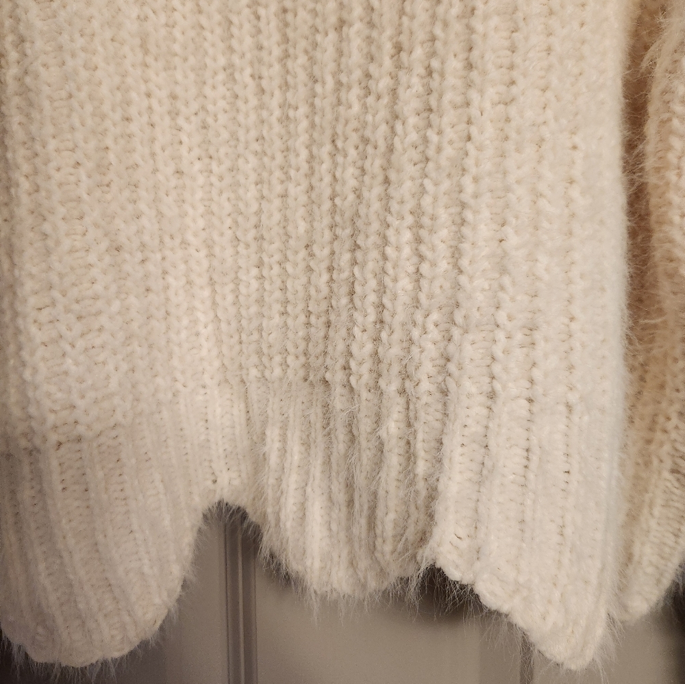 Cropped Sweater - Picture 2 of 3